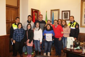 El alcalde recibe a los participantes del programa “Vida Independiente” de la Asociación Síndrome de Down