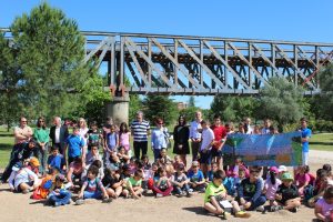 El colegio Pablo Neruda ampara el Puente de Hierro, dentro del proyecto La escuela adopta un monumento
