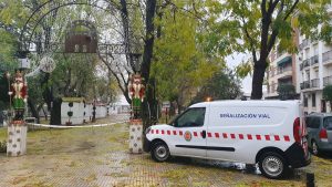 El Ayuntamiento cierra por precaución el Parque López de Ayala, los accesos a la Isla y el Ferial y la carretera de Don Álvaro ante el temporal de lluvias