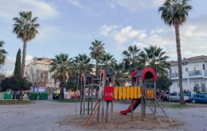 El ayuntamiento renovará el área de juegos infantiles de los parques de Cruzcampo y San Agustín