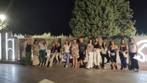 Los participantes del Programa Crisol asisten al Festival de Teatro