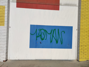 Un detenido por usurpación de identidad y otros dos por realizar pintadas en una tienda en sendas intervenciones de la Policía Local