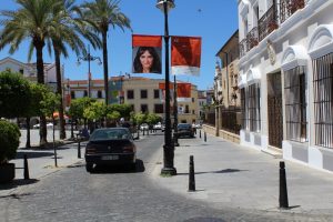 La Plaza de España se corta al tráfico mañana y pasado por obras de reparación de adoquines