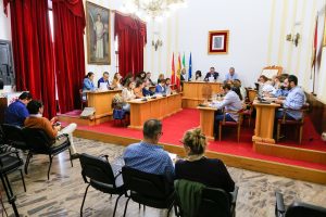 El Ayuntamiento cede a la Junta de Extremadura una parcela en La Calzada para la construcción de 45 viviendas destinadas al alquiler