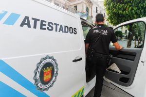 Agentes de la Policía Local detienen al presunto autor de un robo con fuerza en la Calle Constantino