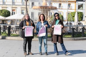 El mercado de artesanas se celebra este fin de semana en la Plaza de las Méridas del Mundo y estrenará nuevas casetas municipales
