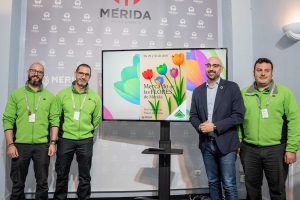 El Mercado de las Flores volverá a llenar el paseo de Roma con más de 200 variedades de plantas en una cita que este año amplía sus casetas y productos, del 28 al 30 de abril