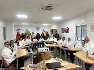El Programa Crisol Formas ofrece seis meses de formación a 15 alumnas y alumnos en su curso de operaciones básicas de pisos en alojamientos