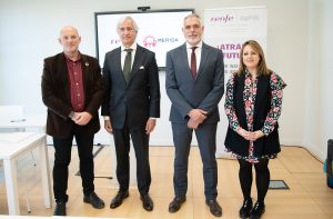 El Ayuntamiento y Renfe firman un protocolo para impulsar la capacitación tecnológica de mujeres y contribuir a su desarrollo profesional