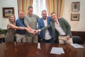 El Ayuntamiento firma un convenio con el C.P. Bosco para que la ciudad recupere el baloncesto profesional en 2025