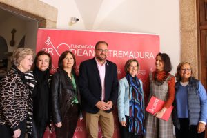 El Alcalde inaugura el Rastrillo Solidario de Prodean que recauda fondos para un proyecto en el Congo