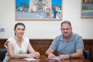 El alcalde recibe a la empresaria María José Trinidad que acaba de lanzar una iniciativa de experiencias que unen teatro, gastronomía y turismo