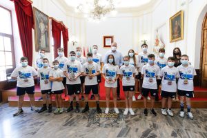El Alcalde felicita el equipo de balonmano de las Josefinas por recuperar este deporte en la ciudad