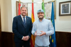 Rodríguez Osuna recibe al chef del restaurante ‘Agallas’ de Mérida a quien felicita y reconoce oficialmente por sus últimos éxitos gastronómicos
