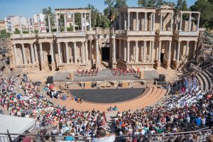 El Teatro Romano acoge la representación teatral “¿Dónde está Eneas? en la que participan más de 800 alumnos y alumnas de los centros educativos de la ciudad