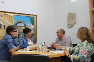 La Delegada de Educación se reúne con el equipo directivo del colegio Trajano