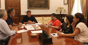 Habrá intérpretes de lengua de signos en los plenos municipales