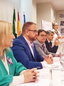 El alcalde apoya a la AOEX en sus jornadas divulgativas con motivo del Día Mundial contra el Cáncer de Mama
