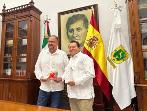 El alcalde mantiene un encuentro de trabajo con el Gobernador del Estado de Yucatán, México, y empresarios mexicanos y extremeños que quieren invertir en ambos países