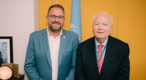 El alcalde concreta acciones de promoción de Mérida como destino turístico en Nueva York y acuerda integrar la capital extremeña en la red de ciudades Alianza de Civilizaciones tras una reunión en Naciones Unidas con Miguel Ángel Moratinos