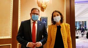 El alcalde de Mérida participa en la sesión plenaria de la Organización Mundial del Turismo en Madrid junto con la ministra Reyes Maroto