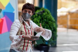 Violeta Monreal muestra sus creaciones en un encuentro con mediadores culturales