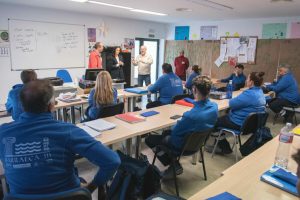 Los alumnos y alumnas de la Escuela Profesional Barraeca III han asistido al taller “¿Cómo ahorrar en la factura de la luz?” del programa formativo Hémera