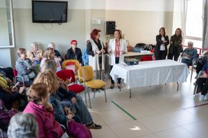 El taller ‘La ilusión de la belleza’ lleva la moda de la época romana a los centros de mayores