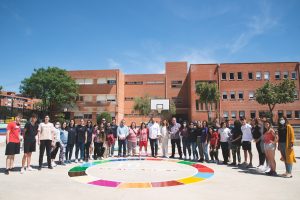 El Alcalde asiste en el IES Albarregas a los talleres didácticos sobre los ODS desarrollados por la Fundación Ciudadanía