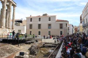 Veinticinco centros educativos celebran la actividad ‘La escuela adopta un monumento’
