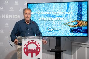 El Ayuntamiento oferta más de 600 plazas para los cursos de natación y de tecnificación deportiva de atletismo, gimnasia y tenis para el próximo verano