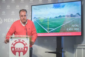 El Ayuntamiento invierte casi dos millones y medio de euros en la mejora de ocho grandes complejos polideportivos