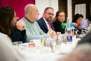Osuna resalta la transformación de Mérida con más empleo, más inversiones, menos deuda, más derechos sociales, más obras y la dinamización de nuestra ciudad con la firma de 395 contratos administrativos que han supuesto una inversión superior a los 27 millones de euros durante 2023