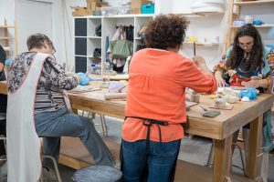 El Ayuntamiento ofrecerá dos programas de formación e inserción laboral orientados al emprendimiento digital y la artesanía