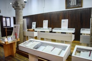 La sede de la Junta de Cofradías acoge una exposición del Archivo Histórico sobre la relación del Ayuntamiento con Santa Eulalia entre los siglos XVI y XIX