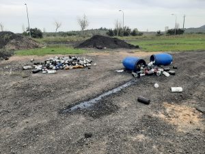 Denunciado por la Policía Local por verter filtros de gasoil en El Prado