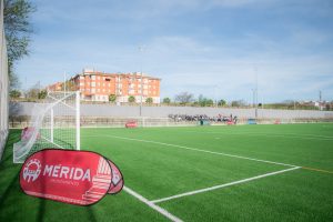 El alcalde visita la finalización de las mejoras del Complejo Deportivo de La Paz donde se han invertido más de 700.000 euros con la pista polideportiva renovada, nueva luminaria, nuevo césped artificial, cerramientos y mejoras en eficiencia energética