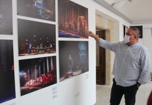 Rodríguez Osuna visita la exposición “Koilon” e invita a la ciudadanía emeritense a acercarse a disfrutar de “recuerdos que forman parte del patrimonio de la ciudad de Mérida”