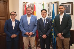 Mérida será el espejo en el que se mire la ciudad japonesa de Shima para la organización de campeonatos de triatlón en entornos naturales y urbanos únicos