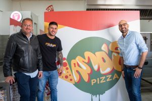 El alcalde felicita a los propietarios de la empresa ‘El Templo de los Arroces’ con sede en Mérida que dan trabajo a más de 100 personas en sus diferentes establecimientos de hostelería, servicios de catering y comida a domicilio por toda Extremadura