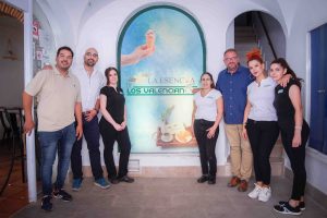 El Alcalde visita La esencia de los Valencianos que cumple cinco años ofreciendo los helados, granizadas y horchatas de toda la vida