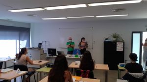 La delegada de Turismo informa a los alumnos de la Escuela Profesional Barraeca sobre “las funciones que van a desempeñar en las prácticas”