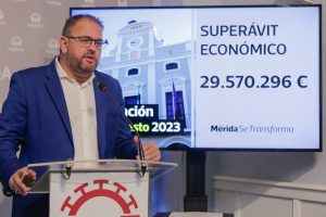 Rodríguez Osuna anuncia que el ayuntamiento consigue liquidar el presupuesto de 2023 con un superávit superior a los 29 millones de euros gracias al aumento de las licencias de obras y actividad y a la eliminación de préstamos y deuda y a una rigurosa gestión económica