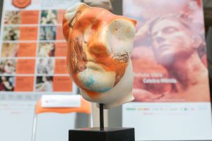 Terracota Mérida homenajea a Margarita Xirgú en la sexta máscara de la colección Ars Fatum para el Festival de Mérida