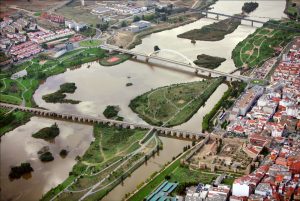 Nuevos bancos, fuentes, riego y zonas de pradera natural para La Isla de Mérida