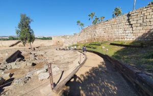 El alcalde, Antonio Rodríguez Osuna, visita la ampliación del circuito turístico de la Alcazaba