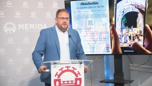 Mérida ofrecerá un sistema pionero en Semana Santa de audio descripción para personas ciegas que narrará todas las procesiones de la ciudad