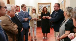 Rodríguez Osuna recibe a los participantes en el Encuentro de Gestores de Patrimonio Mundial que se celebra en Mérida
