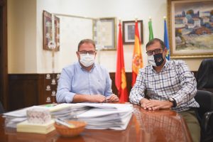 El Ayuntamiento y el Mérida AD acuerdan aplazar la renovación del césped del Estadio Romano