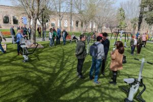 La barriada de San Luis cuenta desde hoy con un nuevo parque biosaludables para personas mayores